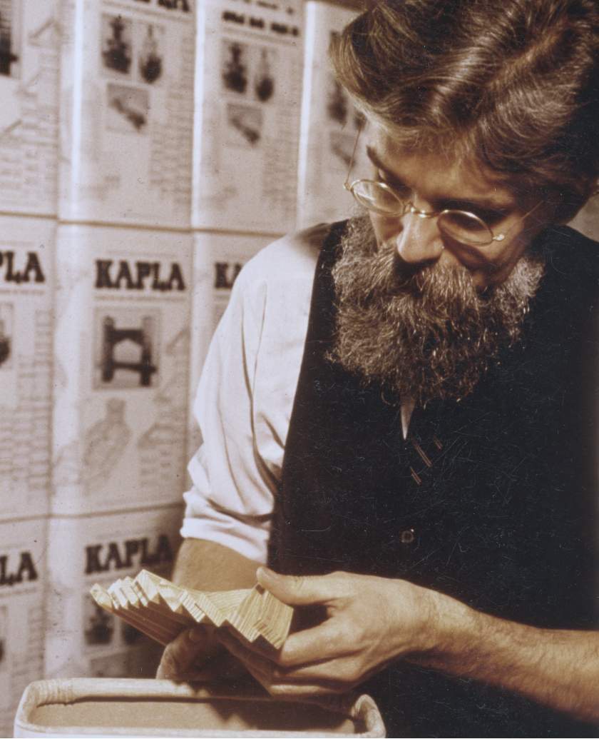 Tom van der Bruggen with KAPLA planks, historical portrait